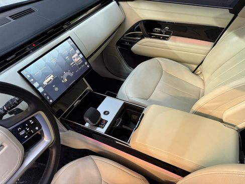 Used 2024 Land Rover Range Rover Long Wheelbase SE image 37