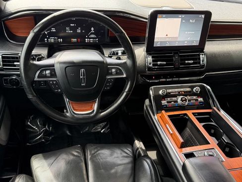 Used 2019 Lincoln Navigator Reserve AWD/4WD image 16