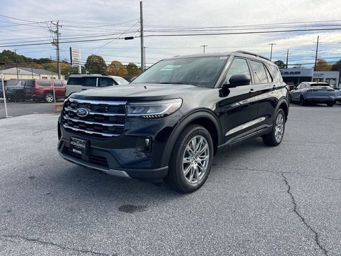 New 2026 Ford Explorer Active image 2