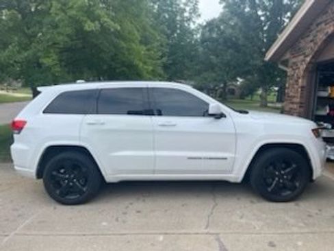 Used 2015 Jeep Grand Cherokee Altitude AWD/4WD image 7