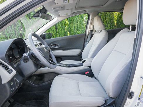 Used 2022 Honda HR-V EX image 7