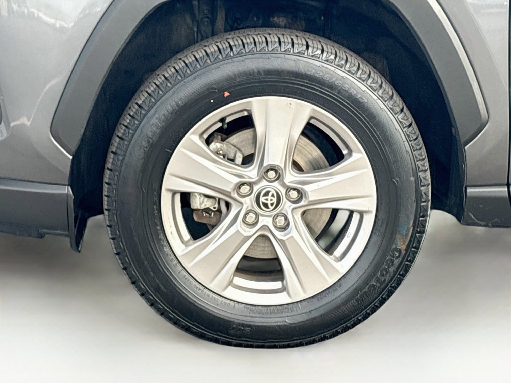 Certified 2025 Toyota RAV4 XLE FWD image 29