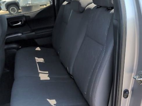 Used 2018 Toyota Tacoma TRD Sport w/ Technology Package image 10