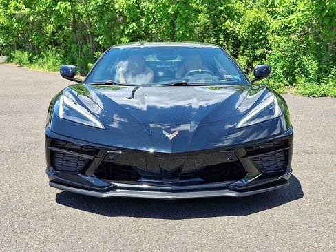 Used 2022 Chevrolet Corvette Stingray Premium Cpe w/ Z51 Performance Package RWD image 2