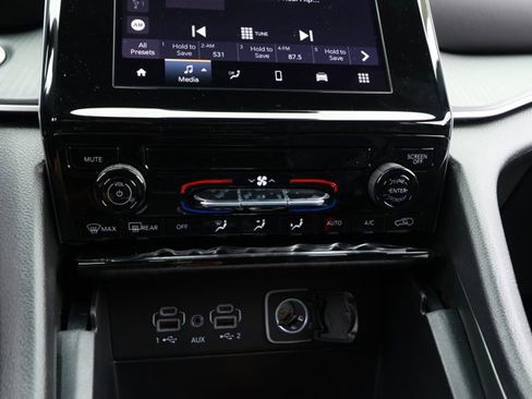 New 2025 Jeep Grand Cherokee Laredo X image 19