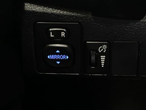 Used 2018 Toyota Corolla SE FWD image 23