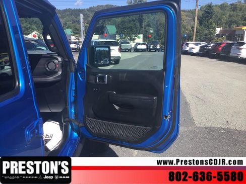 Used 2025 Jeep Wrangler Unlimited Rubicon AWD/4WD image 28