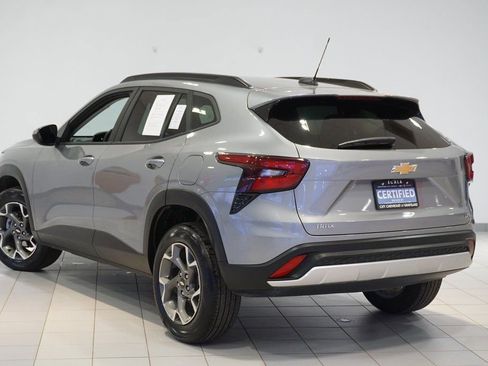 Certified 2025 Chevrolet Trax LT w/ LT Convenience Package image 8