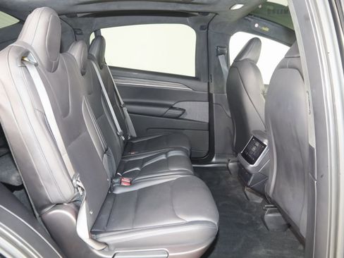 Used 2022 Tesla Model X image 15