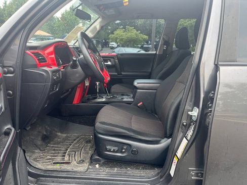 Used 2018 Toyota 4Runner TRD Off-Road AWD/4WD image 20