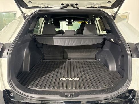 Used 2022 Toyota RAV4 SE AWD/4WD image 10