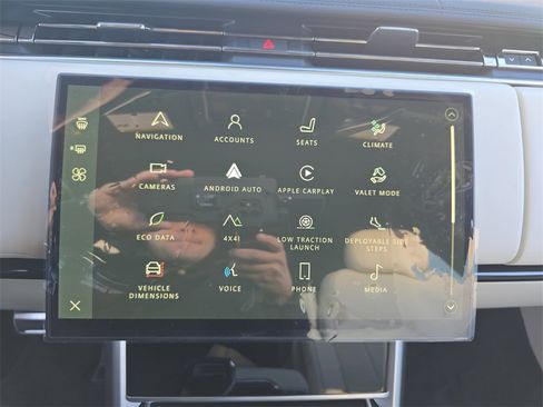 New 2025 Land Rover Range Rover Long Wheelbase SE image 23