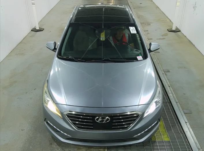 Used 2015 Hyundai Sonata Limited w/ Option Group 06 FWD image 4