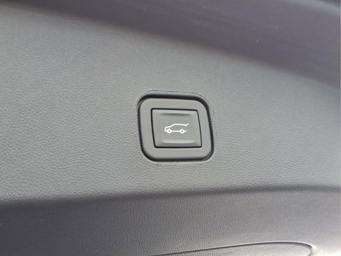 Used 2025 Cadillac Lyriq Luxury w/ LPO, Floor Liner Package AWD/4WD image 27