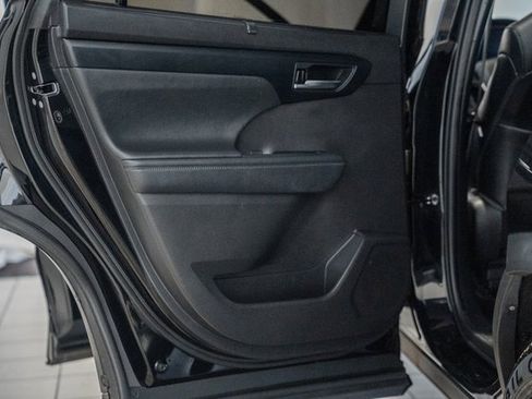 Used 2022 Toyota Highlander XSE image 39