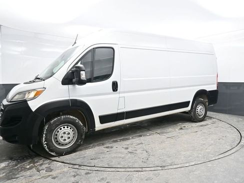 Used 2024 RAM ProMaster 2500 w/ Convenience Group FWD image 3