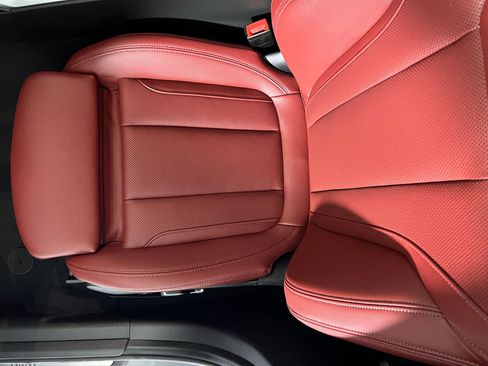 Used 2025 BMW 330i xDrive Sedan w/ Convenience Package AWD/4WD image 11