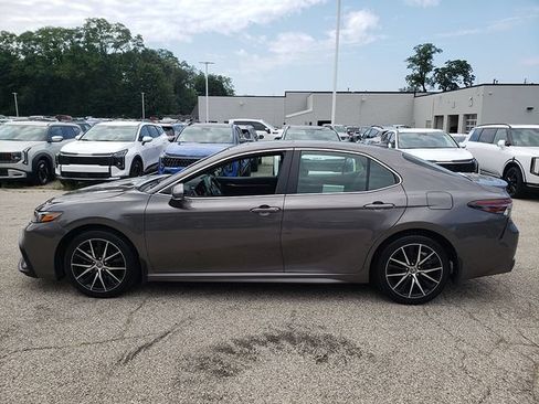 Used 2023 Toyota Camry SE w/ Audio Upgrade Package FWD image 3