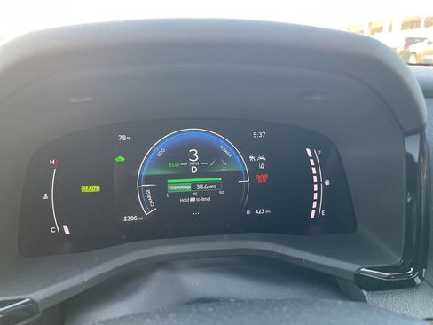 Used 2025 Toyota Camry SE w/ Convenience Package image 12