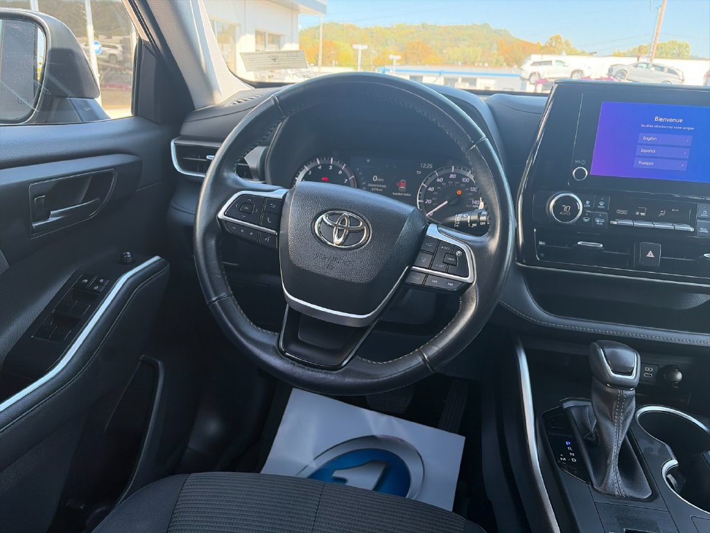 Used 2023 Toyota Highlander LE FWD image 17