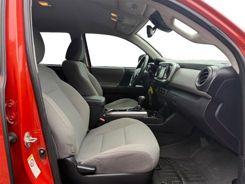 Used 2018 Toyota Tacoma TRD Off-Road image 14