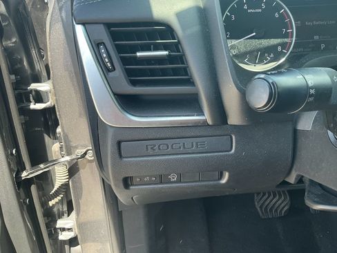 Used 2023 Nissan Rogue S AWD/4WD image 25