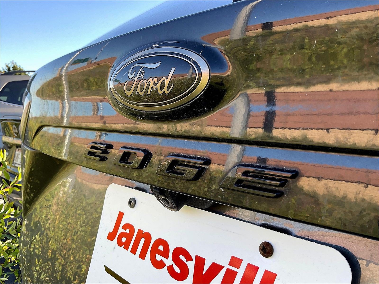 Used 2022 Ford Edge SE w/ Black Appearance Package AWD/4WD image 3