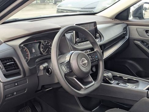 Used 2023 Nissan Rogue SV image 11