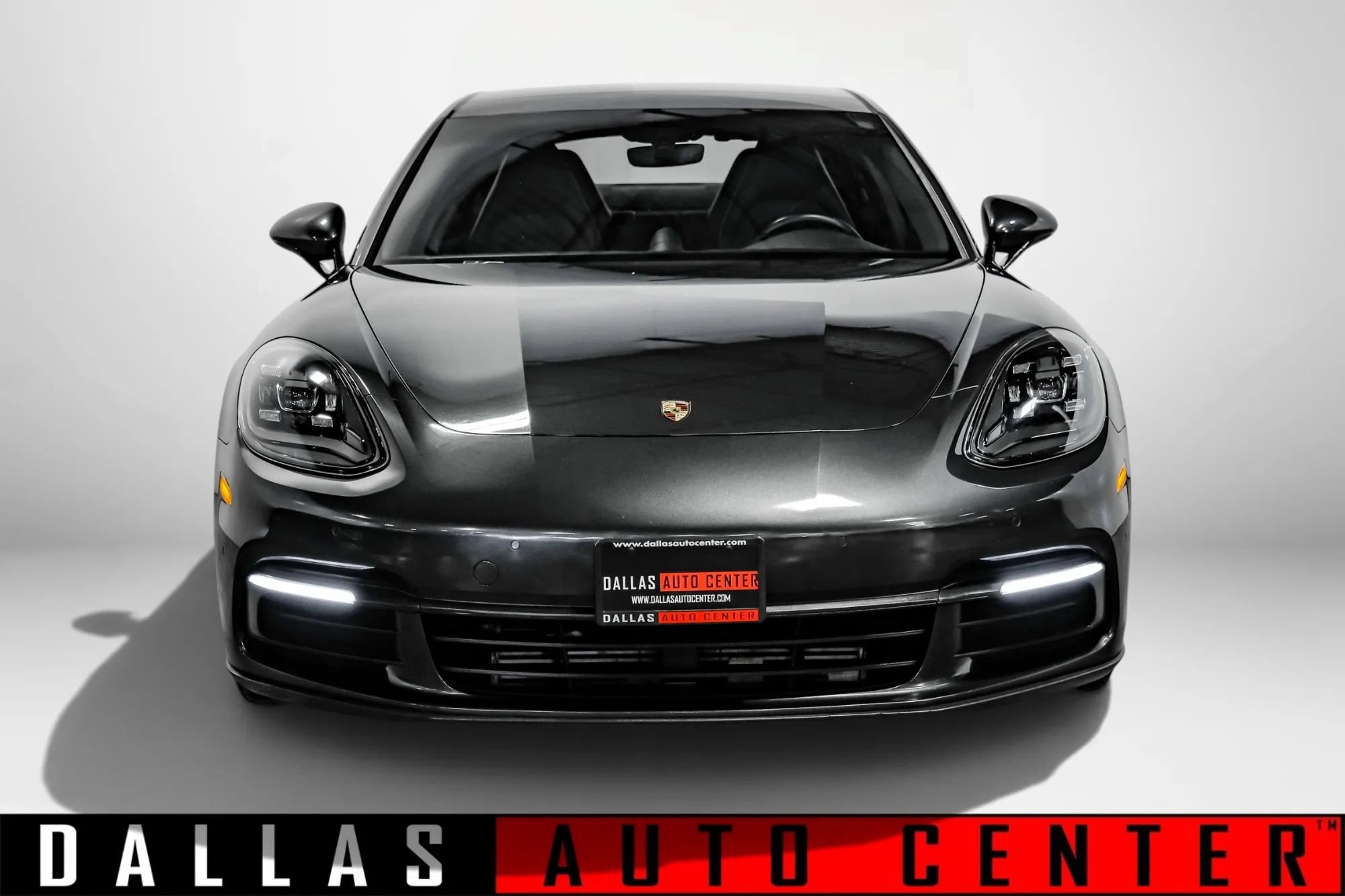 Used 2018 Porsche Panamera image 2