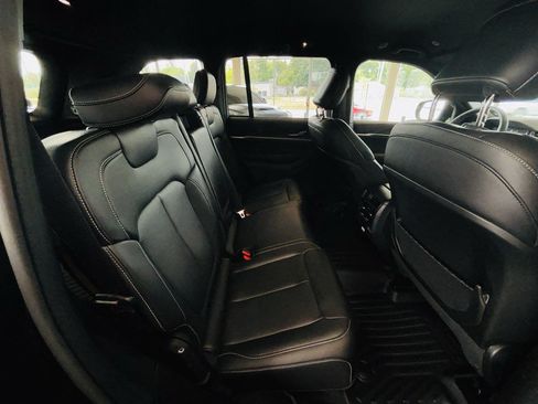 Used 2025 Jeep Grand Cherokee Limited AWD/4WD image 37