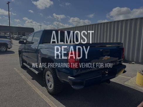 Used 2018 Chevrolet Silverado 1500 LT w/ All Star Edition AWD/4WD image 3