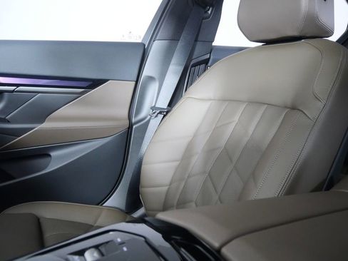 Used 2026 BMW 540i xDrive w/ M Sport Package image 27