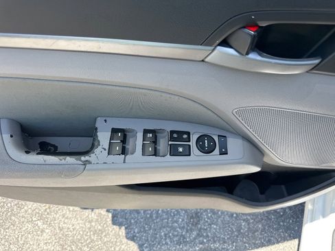 Used 2017 Hyundai Elantra SE FWD image 10
