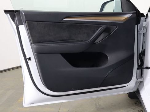 Used 2023 Tesla Model Y Long Range AWD/4WD image 17