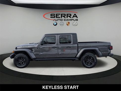 Used 2021 Jeep Gladiator Willys image 16