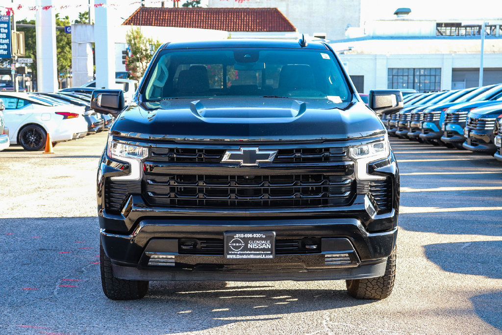 Used 2023 Chevrolet Silverado 1500 RST w/ Convenience Package II AWD/4WD image 2