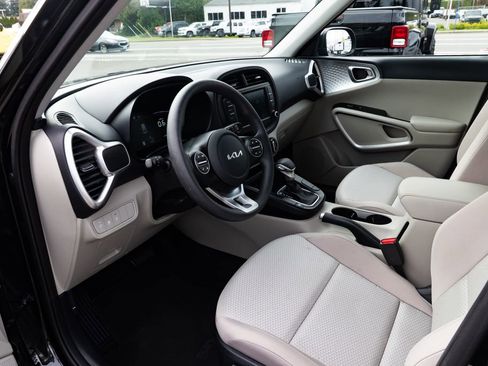 Used 2024 Kia Soul LX FWD image 19