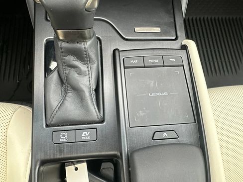 Used 2022 Lexus ES 300h w/ Premium Package FWD image 39
