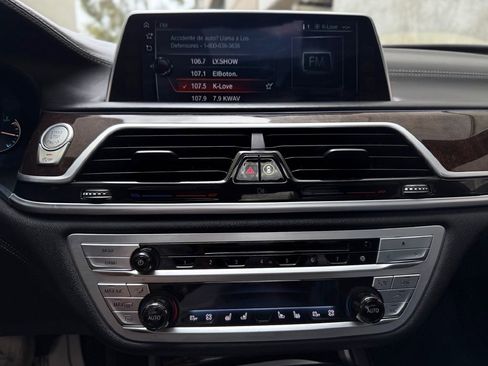 Used 2017 BMW 750i xDrive image 36