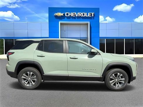 New 2026 Chevrolet Equinox LT w/ Convenience Package II image 2