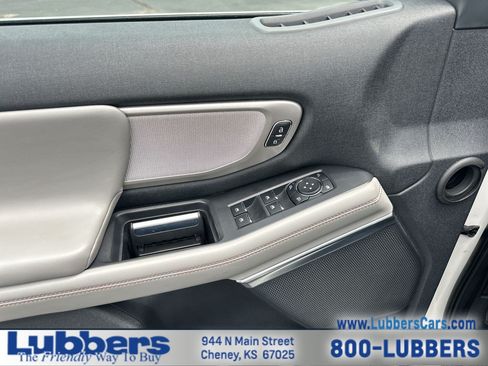 Used 2025 Ford Expedition Active AWD/4WD image 13