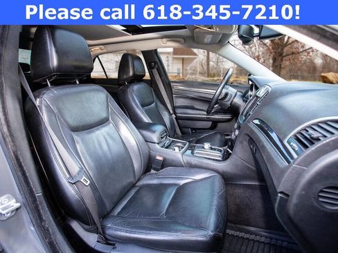 Used 2018 Chrysler 300 Touring L image 25