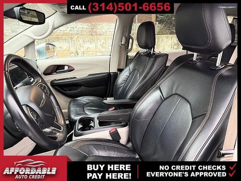 Used 2017 Chrysler Pacifica Touring-L Plus image 10