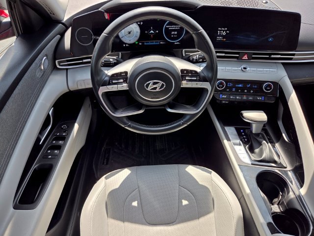 Used 2023 Hyundai Elantra Limited FWD image 12