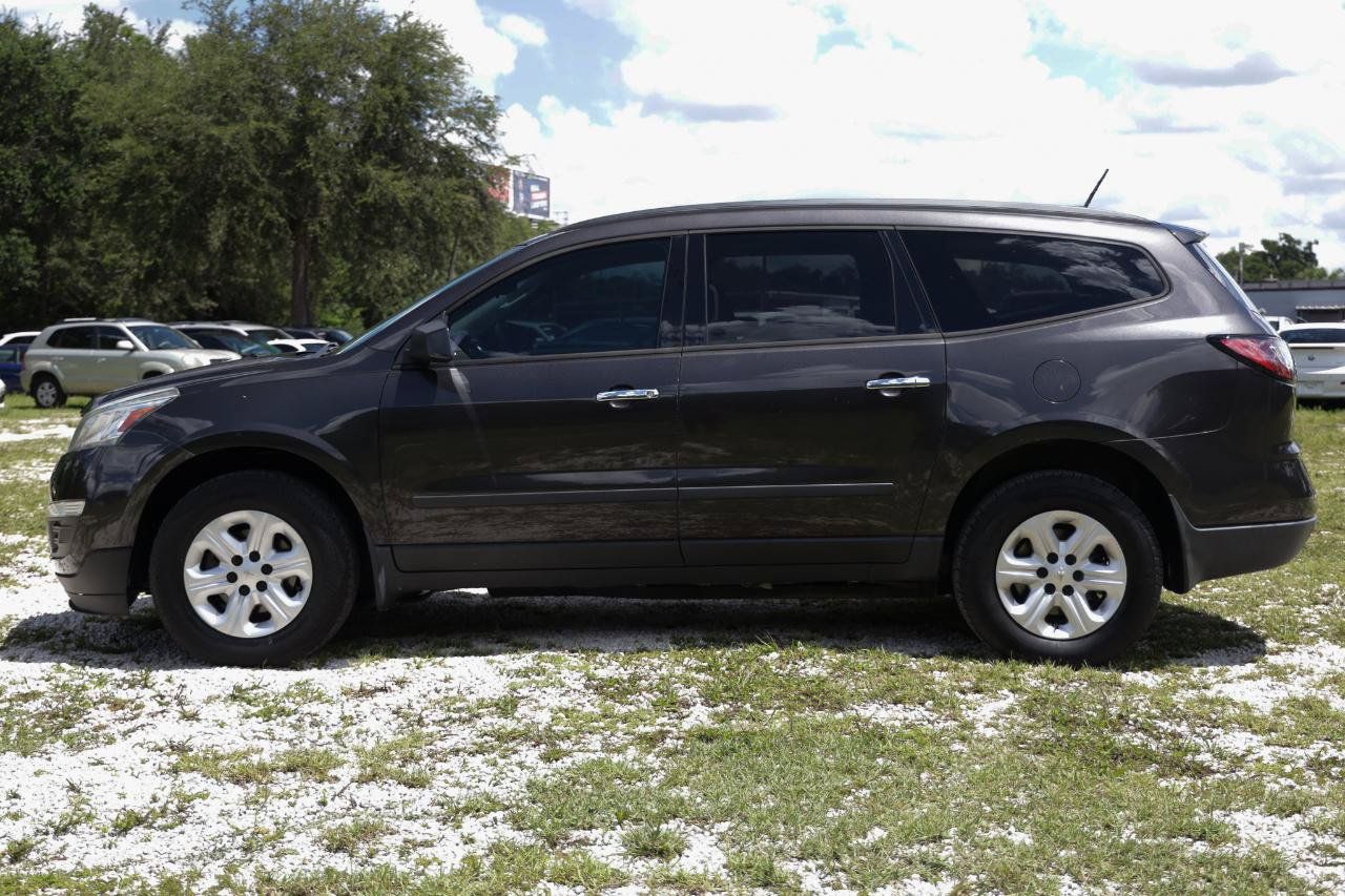Used 2017 Chevrolet Traverse LS FWD image 3