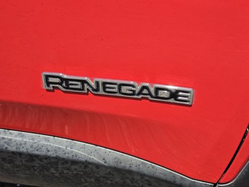 Used 2016 Jeep Renegade Latitude w/ Popular Equipment Group image 7