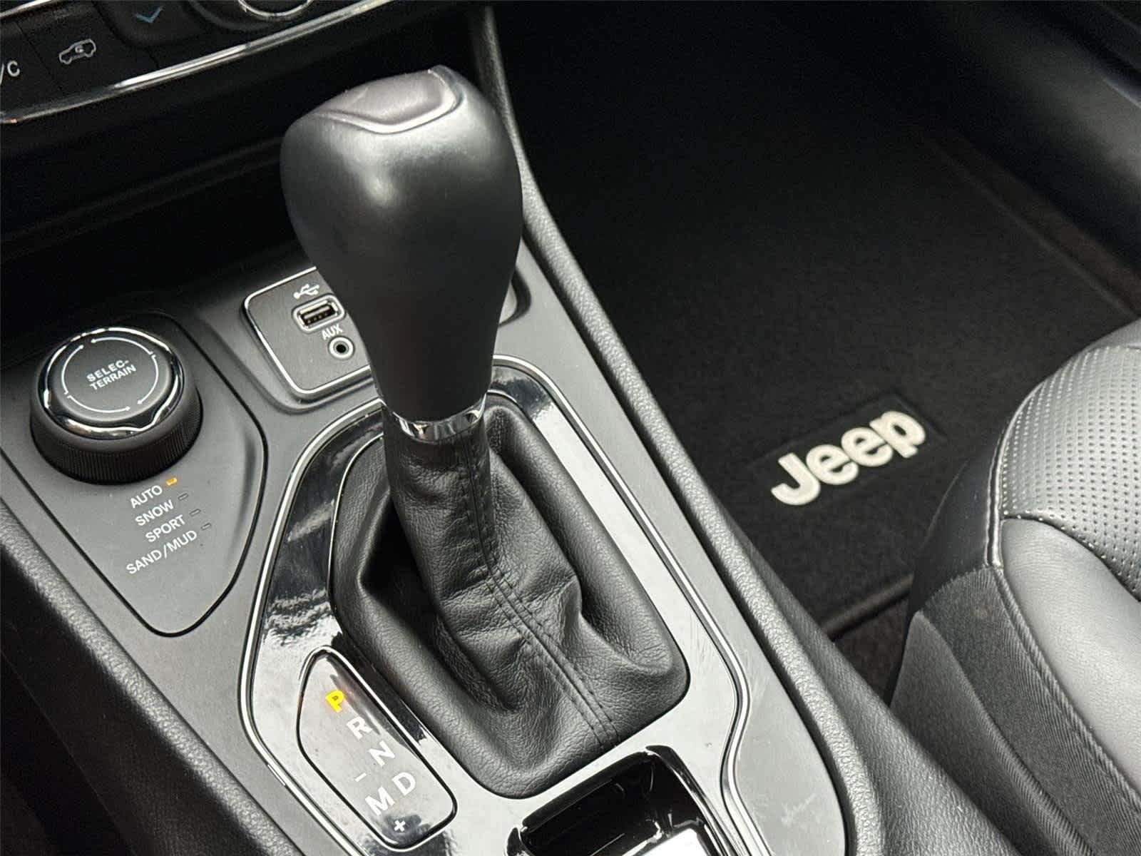 Used 2019 Jeep Cherokee Limited AWD/4WD image 29