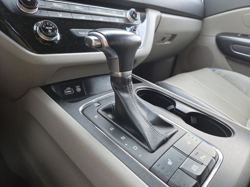 Used 2017 Kia Sedona LX w/ LX Essentials Premium Package image 32