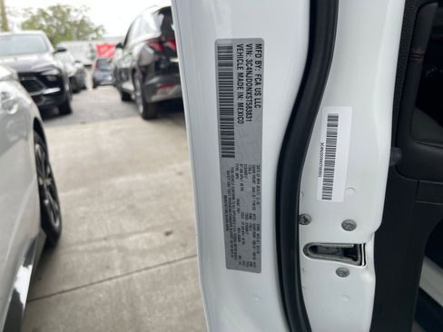 Used 2025 Jeep Compass Trailhawk image 29