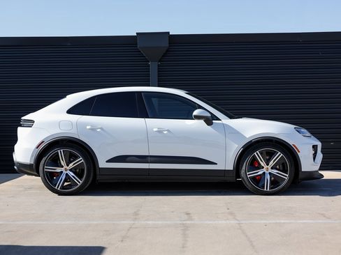 New 2025 Porsche Macan 4S Electric image 8